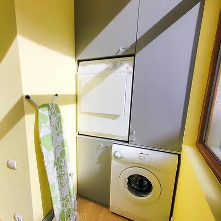 Апартамент Spacious 1 Bed Flat Near Vitosha Blvd София